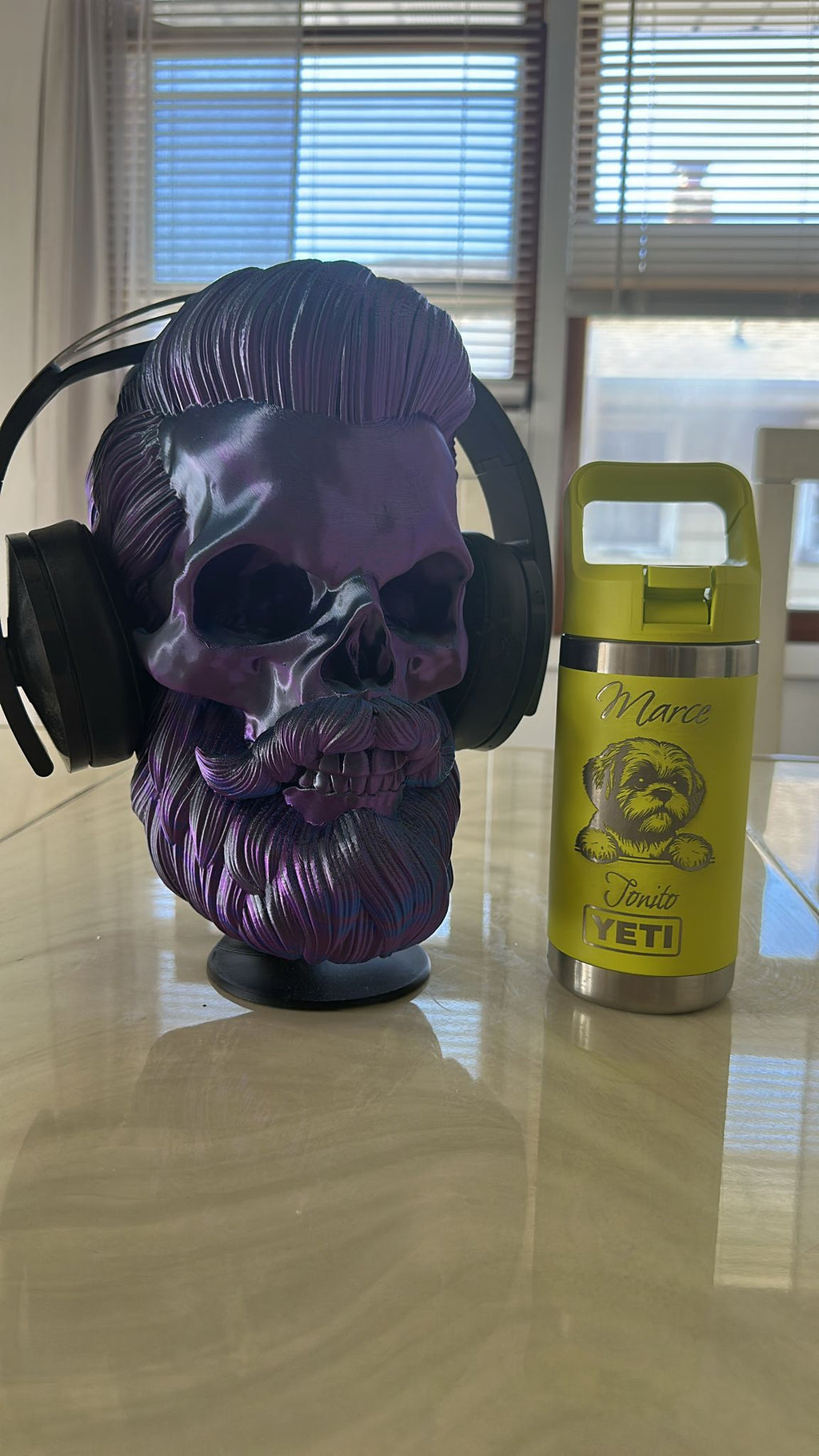 3D Headphones Stand